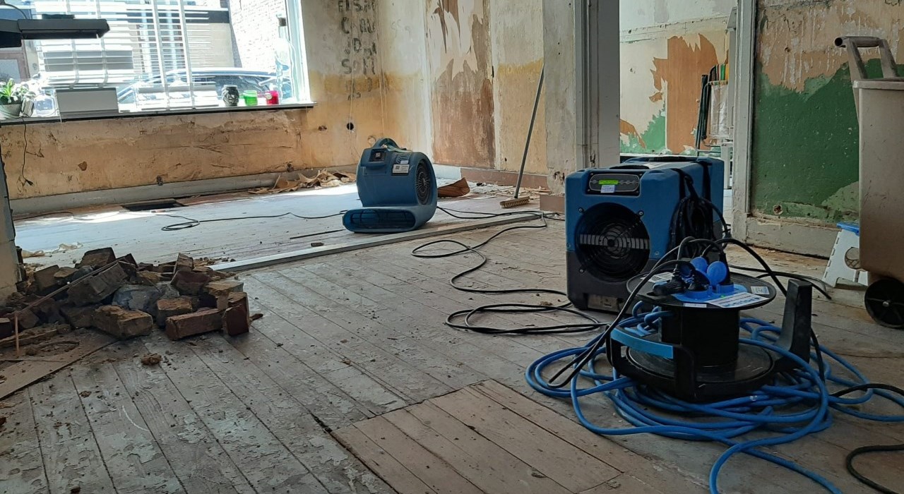 Heeft u droogapparatuur in uw huis of pand? Lees hier uitgebreidere instructies voor eerste hulp.