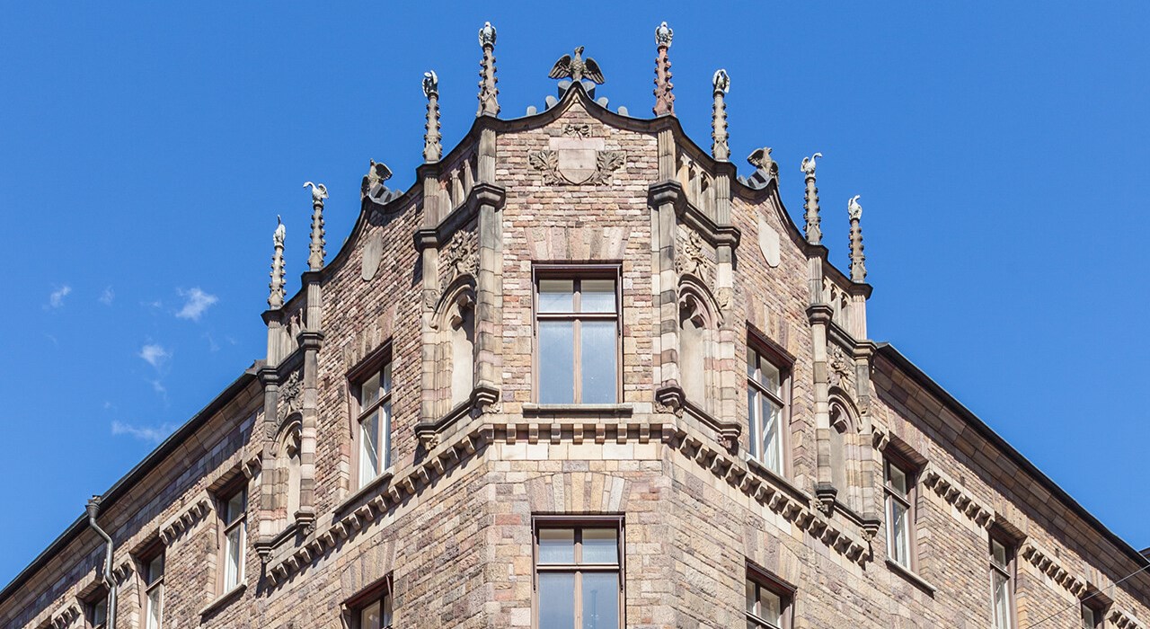 Complicated project behind an ancient façade 