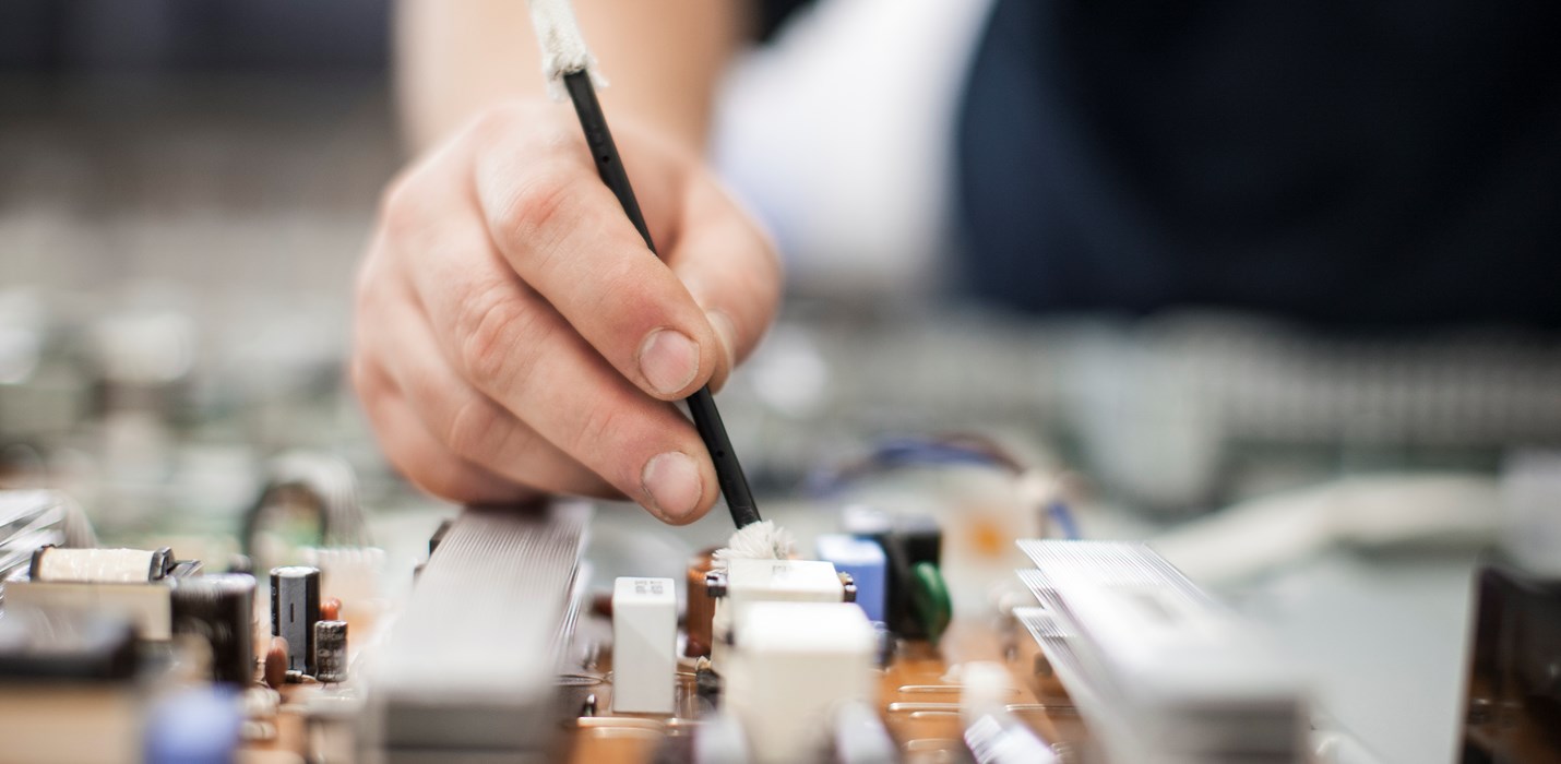 Technical reconditioning in vandalised electrical cabinet