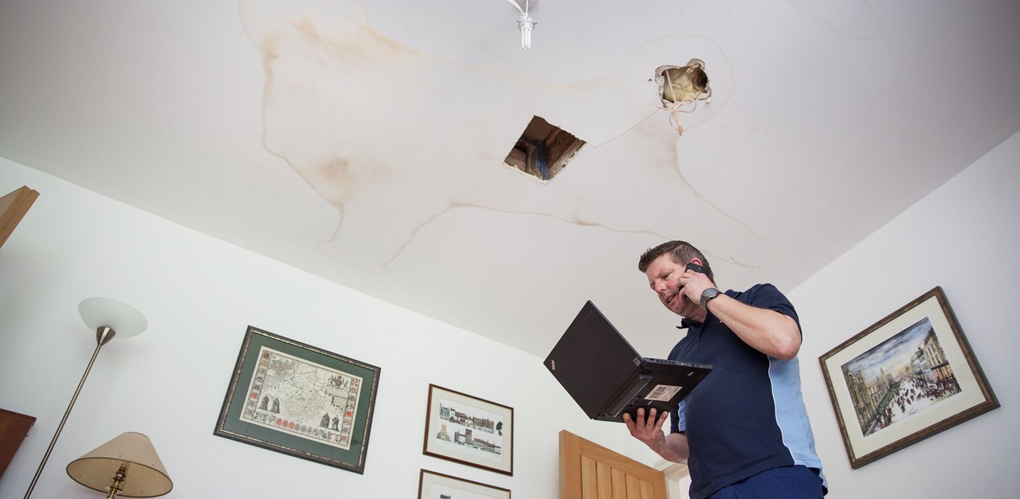 Gérer les Dégâts des Eaux en Octobre : Conseils Cruciaux pour la Préparation et la Réparation