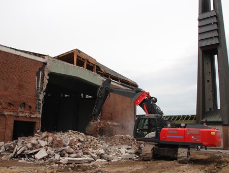 Dem Erdboden gleich: Abriss einer Pfarrkirche