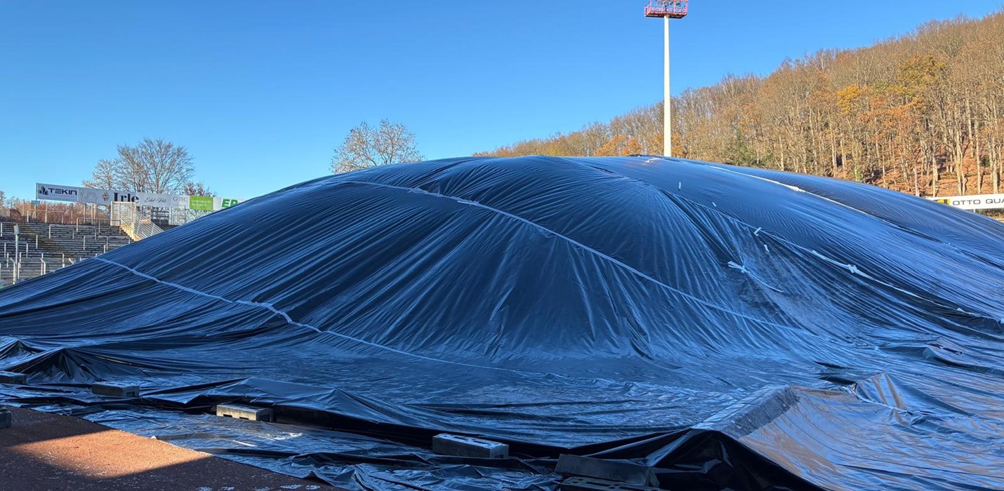 Vom Frost zur Freigabe – POLYGON macht den Rasen im Leimbachstadion spielbereit