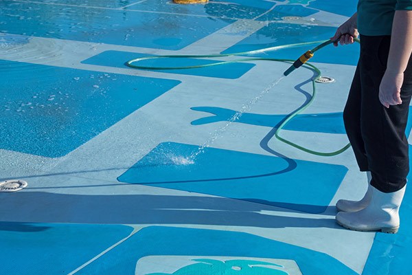 POLYGON verwendet spezielle Techniken und modernste Ausrüstung, um versteckte Lecks in Pools zu lokalisieren.