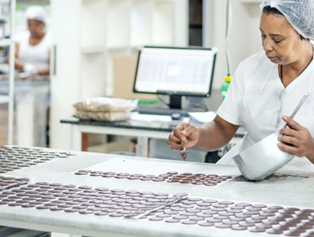 Identifier et contrôler les problèmes d'humidité dans la production de chocolat