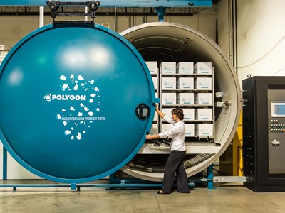 Jedes Jahr erbringen wir Dienstleistungen, um Millionen von Dokumenten auf Papier oder Film zu retten, die durch Wasser oder Feuer beschädigt wurden.