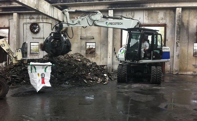 l committente che deve effettuare bonifica da amianto ha l'obbligo di verificare l'idoneità tecnica professionale dell'Impresa (Art.90 D.lgs 81/08) prima di assegnare i lavori. Tale verifica può essere fatta attraverso il sito www.albonazionalegestoriambientali.it del Ministero dell'Ambiente alla voce elenco iscritti. Recotech risulta azienda accreditata alla categoria 10A (trattamento amianto compatto) e 10B (trattamento amianto friabile).
Recotech è iscritta all’Albo Gestori Ambientali al nr. FI23441 Categoria 10A classe D – Categoria 10B classe E.