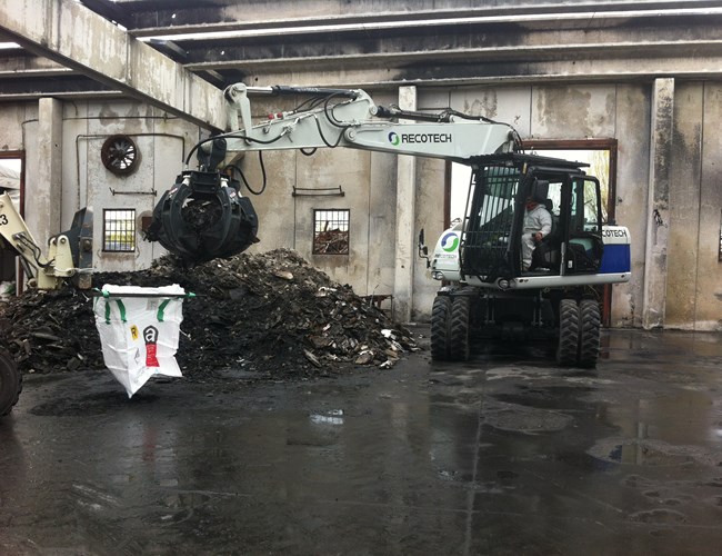 l committente che deve effettuare bonifica da amianto ha l'obbligo di verificare l'idoneità tecnica professionale dell'Impresa (Art.90 D.lgs 81/08) prima di assegnare i lavori. Tale verifica può essere fatta attraverso il sito www.albonazionalegestoriambientali.it del Ministero dell'Ambiente alla voce elenco iscritti. Recotech risulta azienda accreditata alla categoria 10A (trattamento amianto compatto) e 10B (trattamento amianto friabile).
Recotech è iscritta all’Albo Gestori Ambientali al nr. FI23441 Categoria 10A classe D – Categoria 10B classe E.