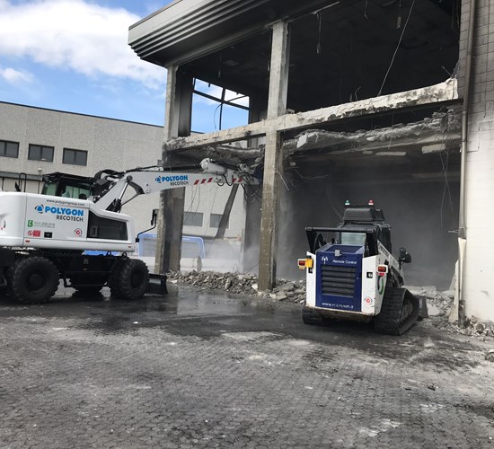 Competenze specifiche e progettazione interna consentono a Recotech di identificare, progettare e realizzare, con risorse interne, ogni tipo di intervento. 
Il parco macchine di proprietà comprende minipale radiocomandate a gasolio da 30 q.li, escavatori radiocomandati a gasolio da 160 q.li ed escavatori elettrici da 30 q.li. 