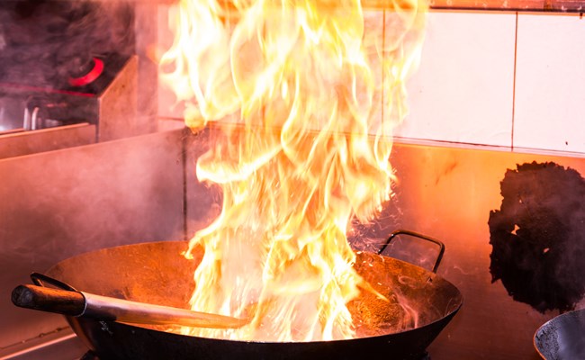 Vlam in de pan, risico op brand in het vetkanaal en afzuigkanaal