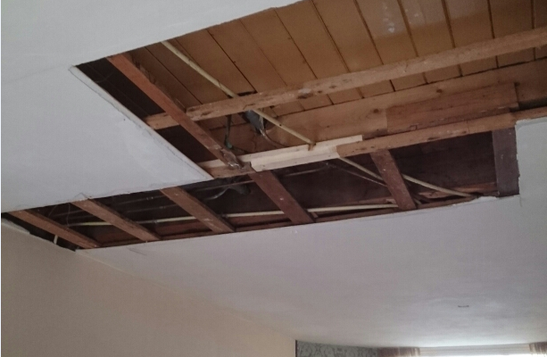 Destructieve lekdetectie, plafond gesloopt