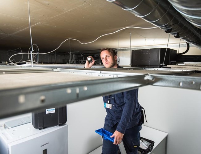 Polygon herstelt schade aan bedrijfspand - plafond