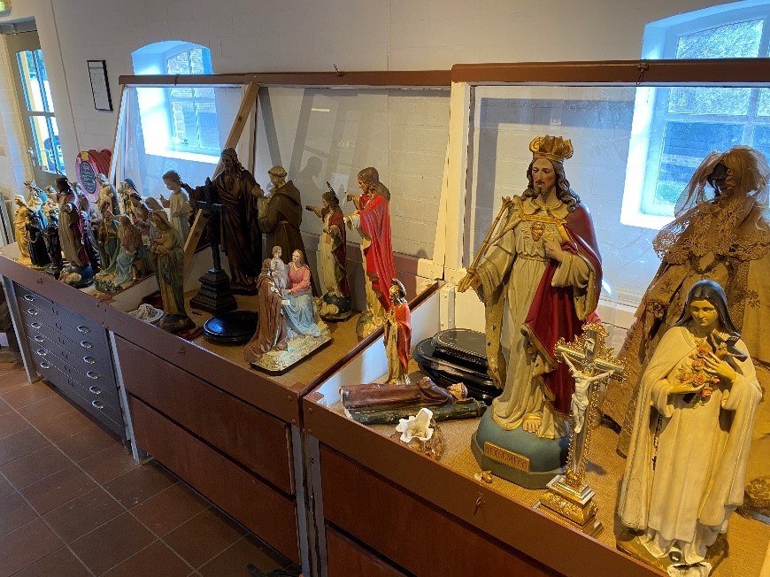 Restauratie 'met lichte hand'  - herstel van religieuze beelden