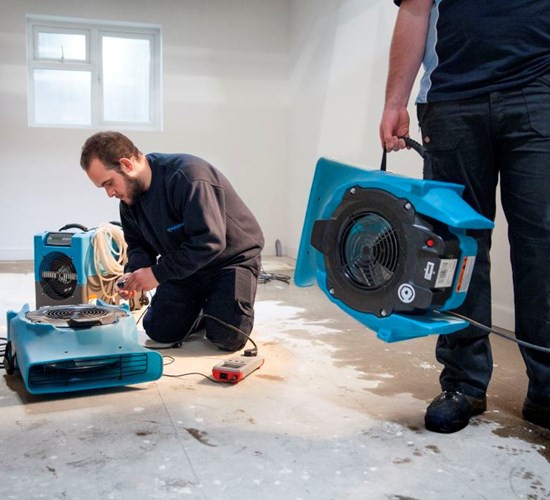 Polygon droogt waterschade na lekkage