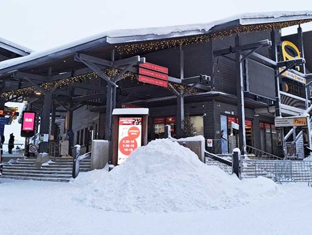 Polygon palosaneeraustöissä Rukan sähköpalokohteessa