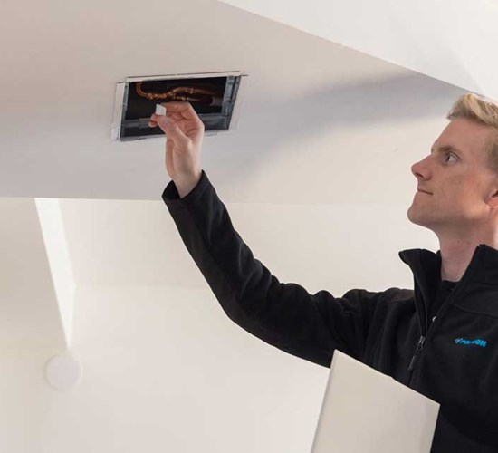 Polygonin IoT-palvelut eli digitaaliset ratkaisut avuksi vesivahinkojen ennaltaehkäisyyn sekä sisäilman ja olosuhteiden seurantaan.