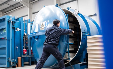 Arkiston kuivaus vesivahingon jäljiltä