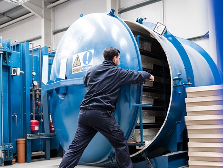 Arkiston kuivaus vesivahingon jäljiltä