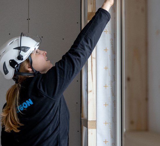 IoT:lla on kuivumisen seurannan lisäksi yhä tärkeämpi rooli rakennusten hyvinvoinnin kokonaisvaltaisessa hallinnassa ja ympäristömme hiilijalanjäljen pienentämisessä.