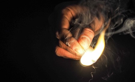 Savuvahingon jälkeinen puhdistus ja hajunpoisto omakotitalossa