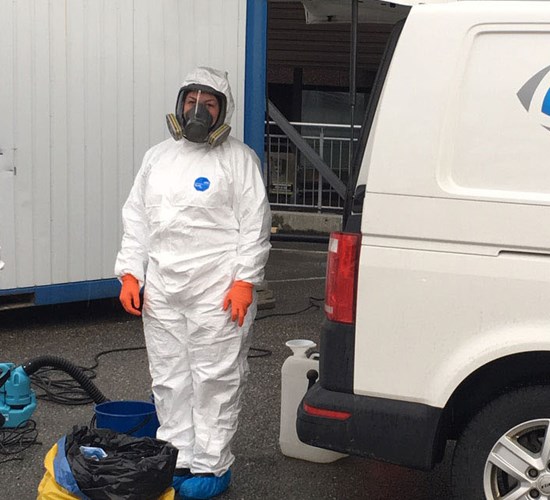 Homeen hajun poisto rakennuksesta ja irtaimistosta.