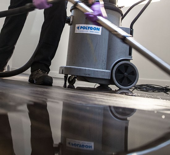 Lattian kuivaus vesivahinkokohteissa - kuivaustapa, kuivaimet, kuivauksen kesto jne.