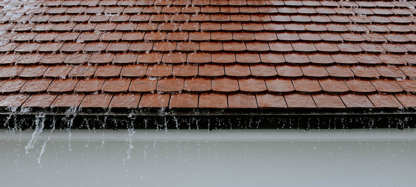 Oikeanlaisilla ratkaisuilla suojaat taloasi ulkoa tulevalta kosteudelta