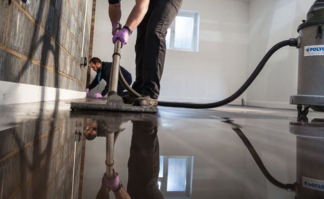 Vesivahinko-tietoa, mm. vesivahingon merkit, kuivaimet ja kuivaaminen.