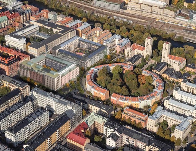  I Tegelbruket på Kungsholmen i Stockholm bidrar Polygon med miljösamordning, kontrollansvar enligt Plan- och bygglagen samt provtagning och utredningar inför och under rivningsarbetet. 