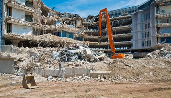 Avfall från miljöfarliga ämnen omgärdas av lagar och regler. Vi säkerställer rätt hantering. Vi utför entreprenadkontroll i byggnader som ska tas ner.