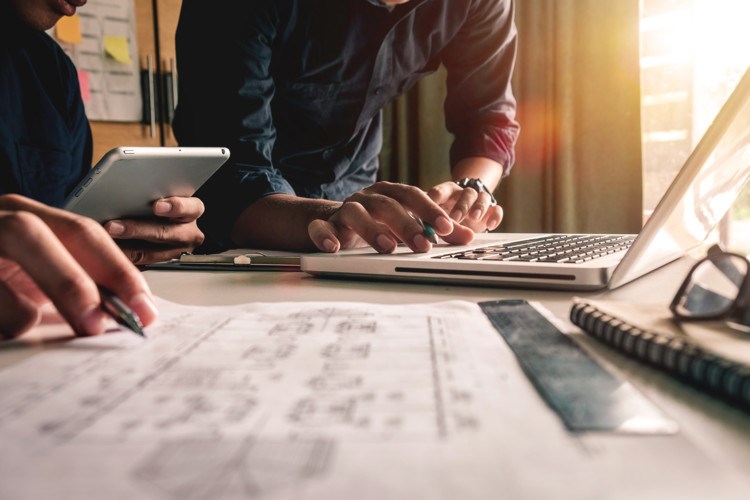 AK-konsult intar scenen på Fuktcentrum