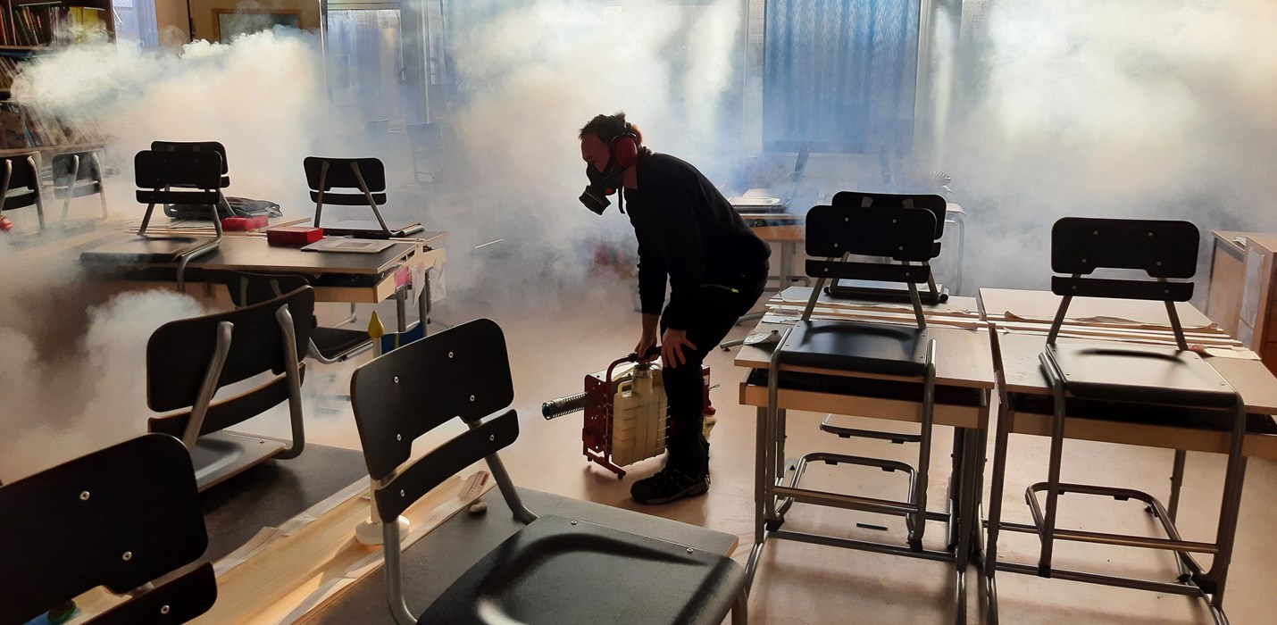 Foggning doftsanerar skola 