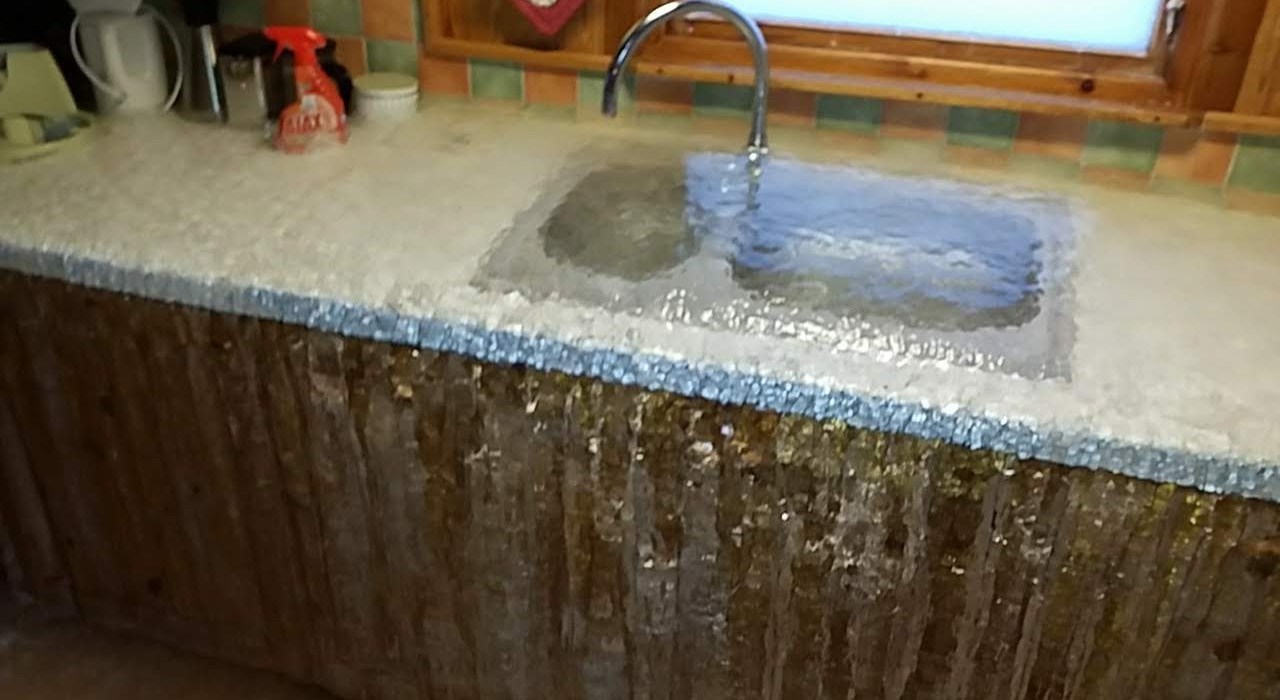 Från semester till vattenkaos pga ispropp 